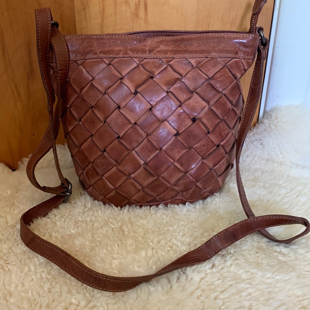 Beautiful vintage look Vilenca crossbody bag